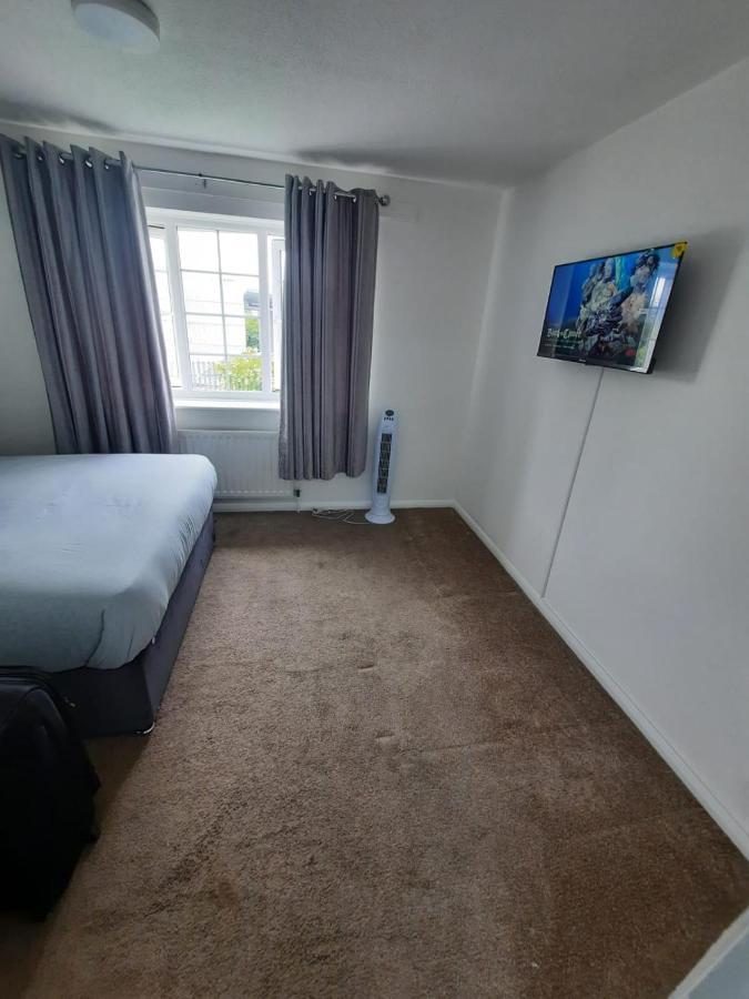 Two Bedroom Luxury House Thamesmead  Buitenkant foto