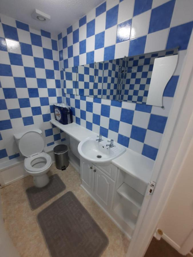 Two Bedroom Luxury House Thamesmead  Buitenkant foto