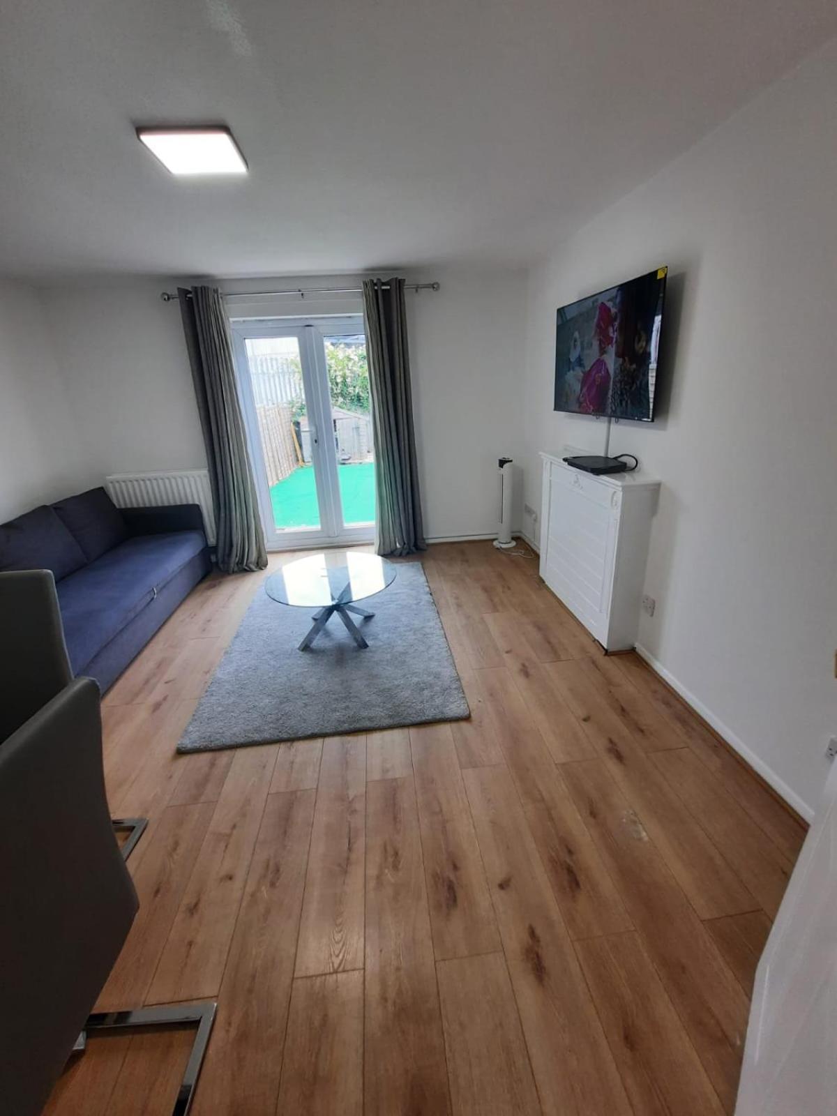 Two Bedroom Luxury House Thamesmead  Buitenkant foto